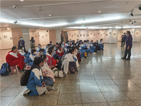 6cfbf08f9b8d4b77b7a0ab9fb086d075.jpg 图6抗疫图片展.jpg