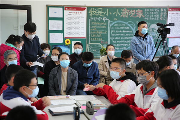 图2听取思政课程.JPG