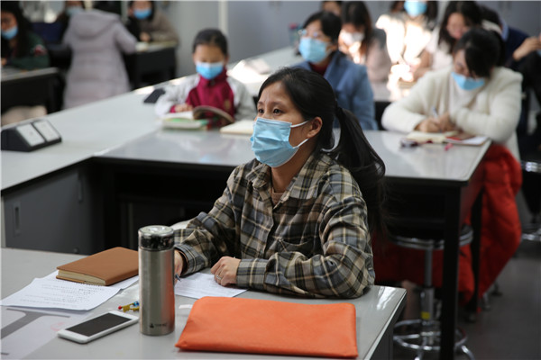 初中党小组学习.jpg