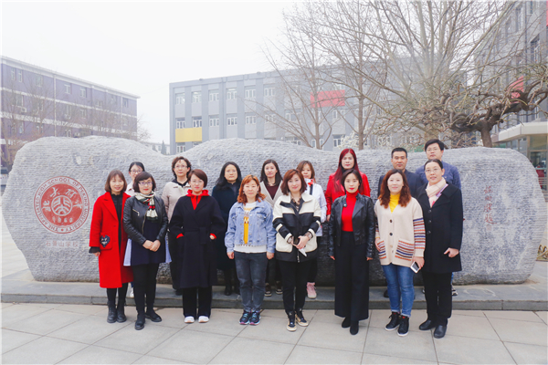 图9部分家委会成员合影.jpg