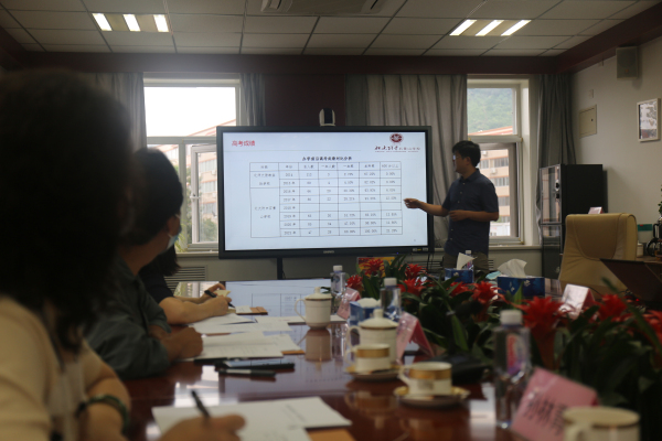 徐校长汇报.jpg