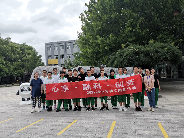 图1 古籍制作和修复集体照.png