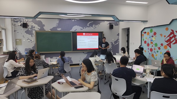 图1-1 班主任会上做动员部署.jpeg
