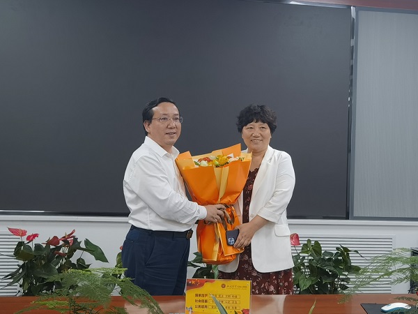 石书记慰问.jpg