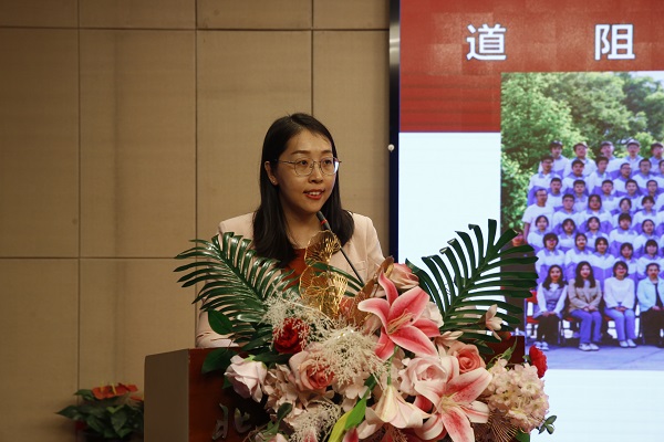 蔡老师讲话.JPG