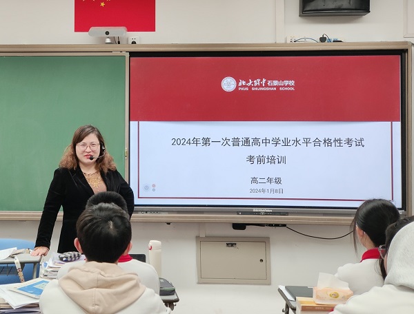 卢佳.jpg